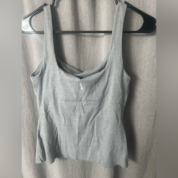 Nike built in bra top - Picture 2 of 4